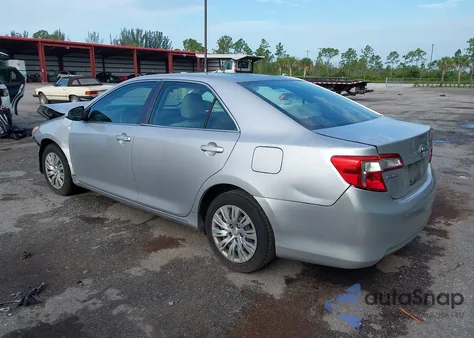 2014 Toyota Camry Le z USA, uszkodzony, nr VIN 4T1BF1FK1EU326083